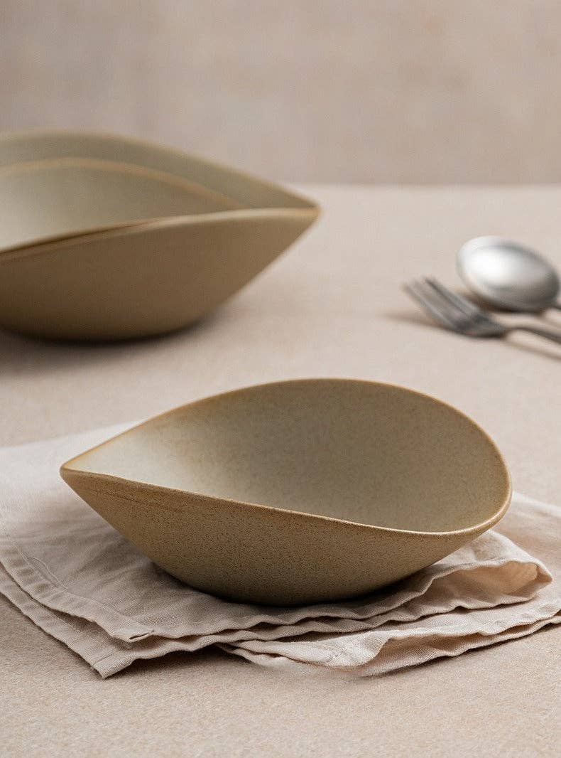 Gohobi Japanese Ceramic Irregular Salad Dish: 8.5 inch