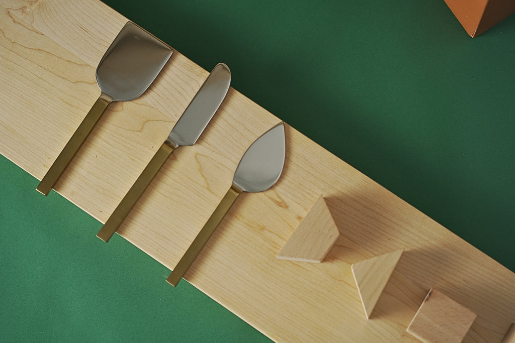 BUNDLE OF 1 HEATH Maple serving &  SET OF 3 SIMPLE CHEESE KNIVES