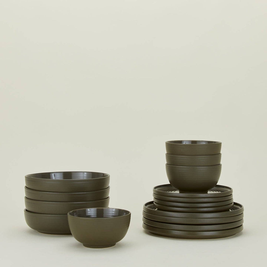 Essential Dinnerware – 16-Piece Set