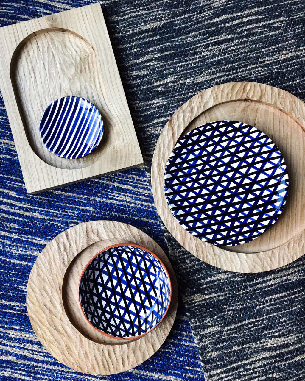 Casa Cubista Carved Wood Circular Tray - Natural