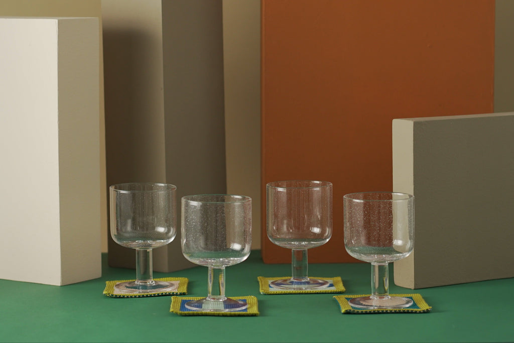 BUNDLE OF 4 SIMPLE SEEDED GLASSWARE & SET OF 4 STRIPE DOT COASTERS