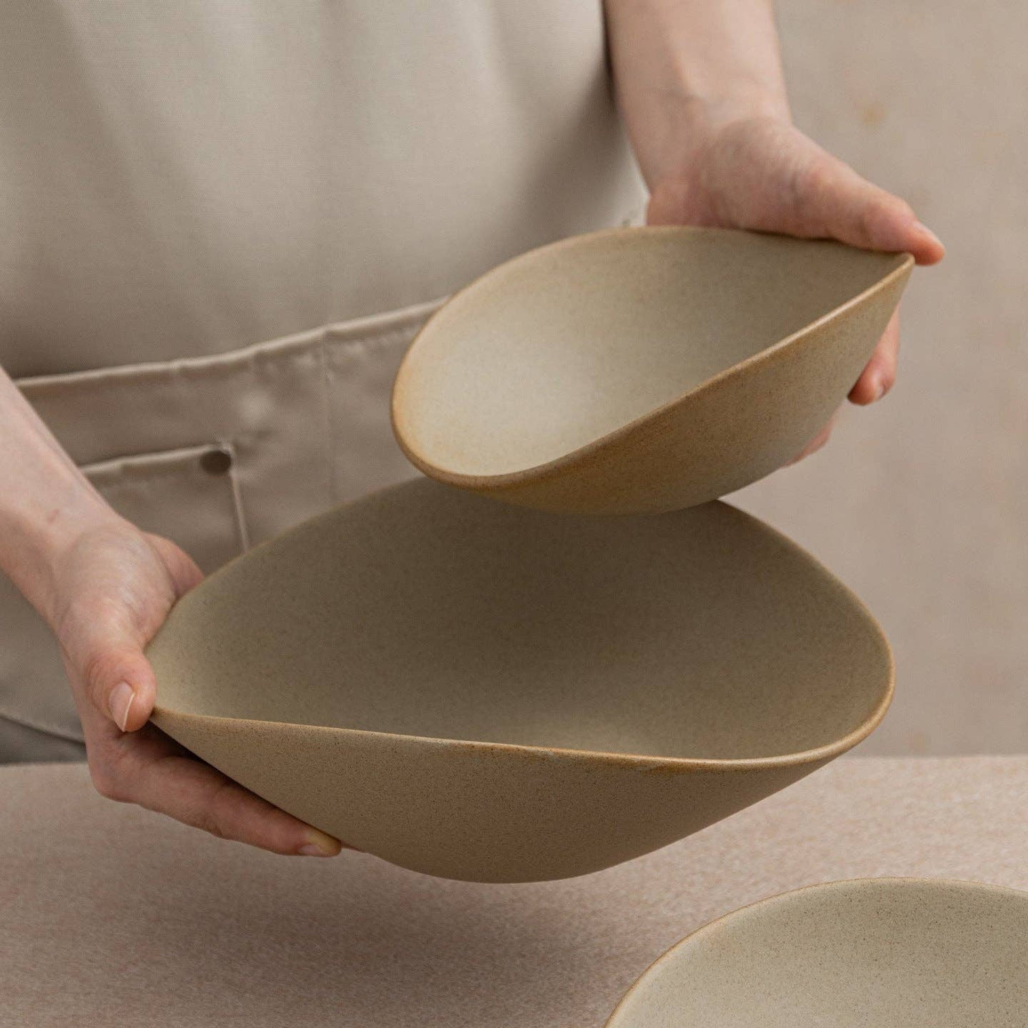 Gohobi Japanese Ceramic Irregular Salad Dish: 8.5 inch